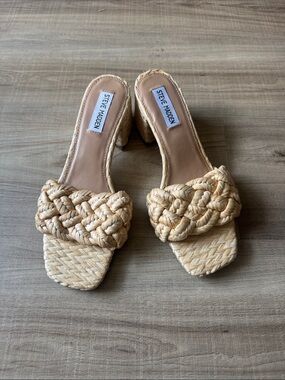 Steve Madden sandal. NWOT.